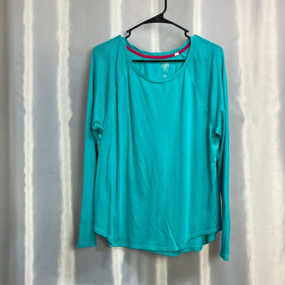 SO intimmates woman’s top.  New but no tags
